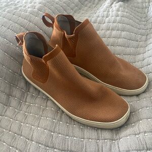 Rothy’s tan Chelsea sneaker size 11